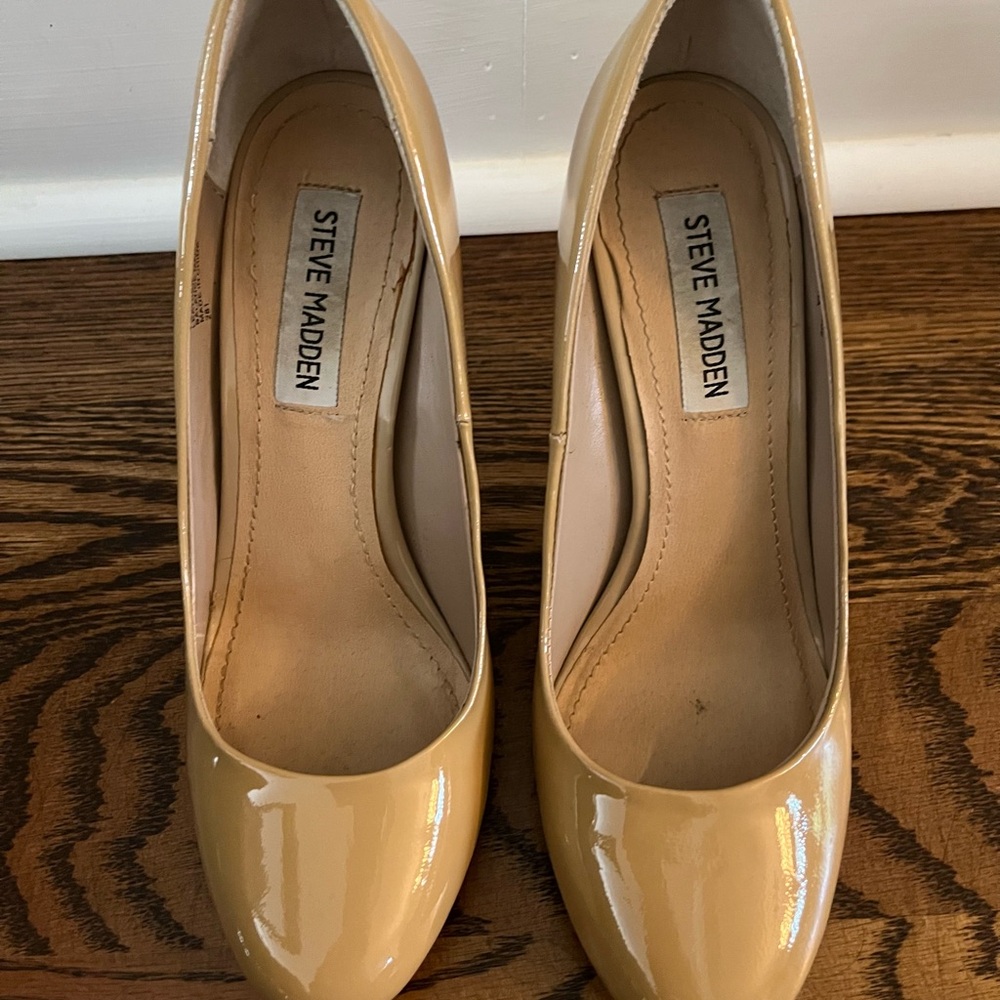 Steve Madden Tan Patent Leather Heels
